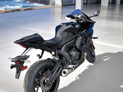 2025 Yamaha YZF-R7 - Photo 7