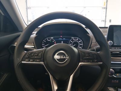 2024 Nissan Altima — photo 12 view
