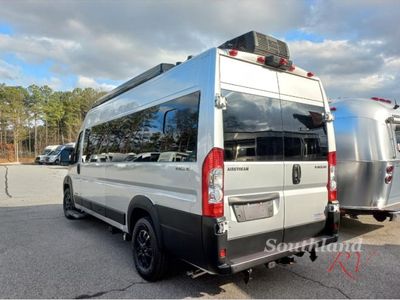 2025 Airstream Rangeline - Photo 4