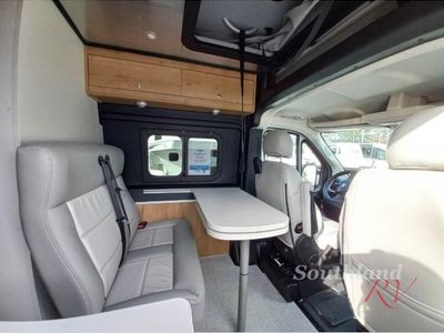 2025 Airstream Rangeline - Photo 10