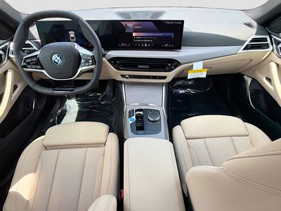 2026 BMW i4 - Photo 16