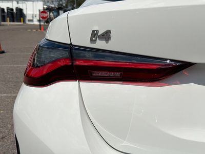 2026 BMW i4 - Photo 10