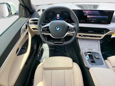 2026 BMW i4 - Photo 17