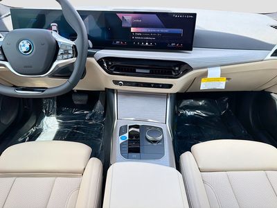 2026 BMW i4 - Photo 19