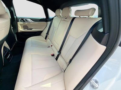 2026 BMW i4 - Photo 21