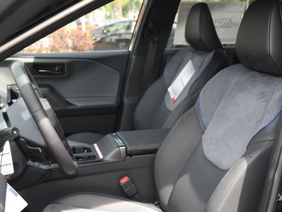2026 Toyota RAV4 Plug-in Hybrid - Photo 7
