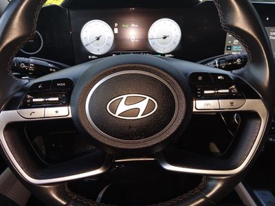 2024 Hyundai Elantra — photo 12 view