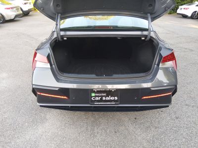 2024 Hyundai Elantra — photo 11 view