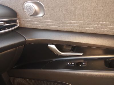 2024 Hyundai Elantra — photo 22 view