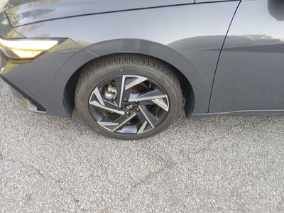 2024 Hyundai Elantra — photo 10 view