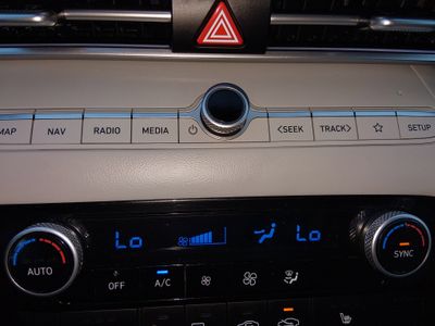 2024 Hyundai Elantra — photo 18 view