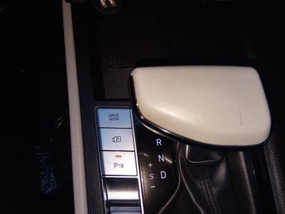 2024 Hyundai Elantra — photo 16 view