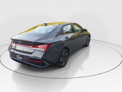 2024 Hyundai Elantra — photo 7 view