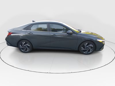 2024 Hyundai Elantra — photo 8 view