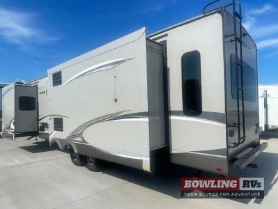 2019 Eagle 330RSTS — interior view
