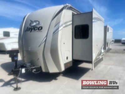 2019 Eagle 330RSTS — front three-quarter view
