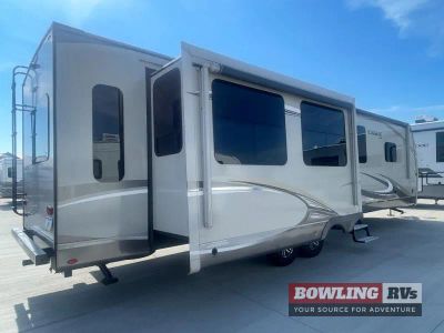 2019 Eagle 330RSTS — detail view