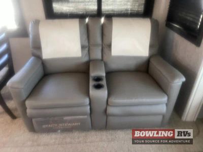 2019 Eagle 330RSTS — photo 10 view