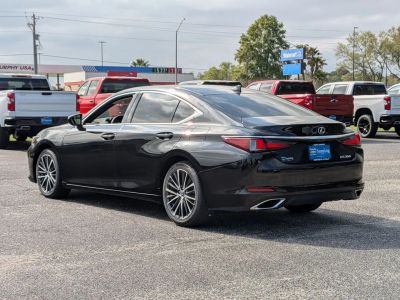 2020 Lexus ES - Photo 2