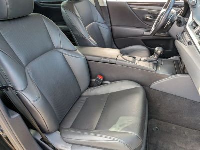 2020 Lexus ES - Photo 16