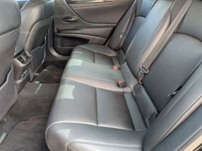 2020 Lexus ES - Photo 19