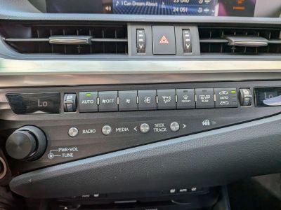 2020 Lexus ES - Photo 28