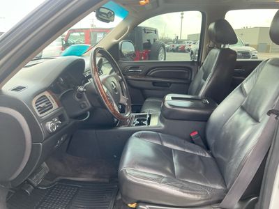 2011 GMC Yukon XL — photo 9 view