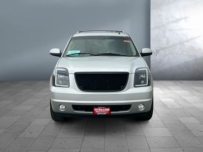 2011 GMC Yukon XL — side profile view