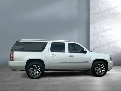 2011 GMC Yukon XL — photo 7 view