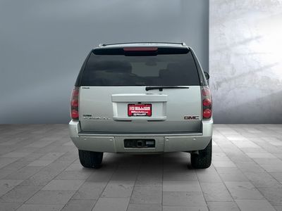 2011 GMC Yukon XL — detail view