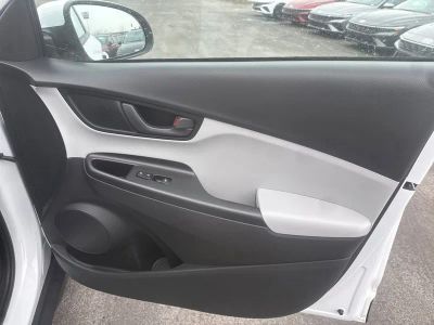 2023 Hyundai Kona SE - Photo 1