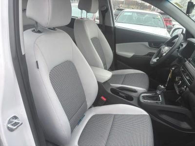 2023 Hyundai Kona SE - Photo 31