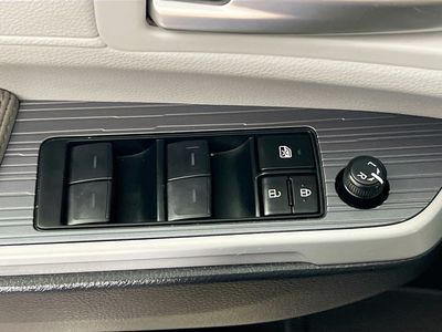 2026 Toyota Sienna — photo 14 view