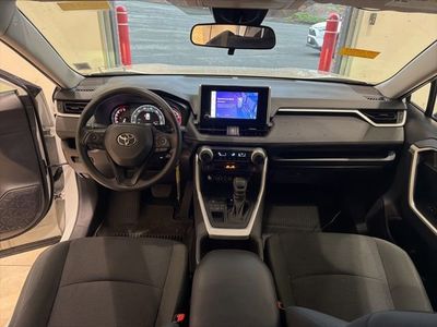 2025 Toyota RAV4 LE - Photo 16