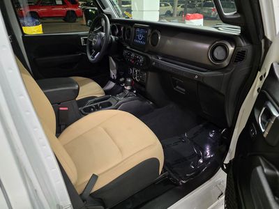 2023 Jeep Wrangler - Photo 32
