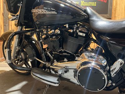 2017 Harley-Davidson Street Glide Special - Photo 6