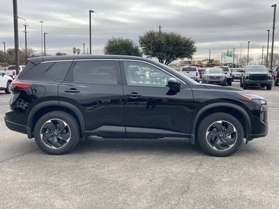 2025 Nissan Rogue - Photo 4