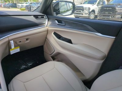 2026 Jeep Grand Cherokee — photo 18 view