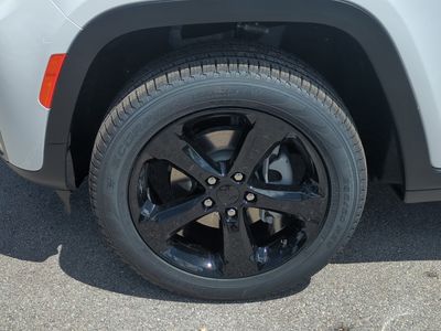 2026 Jeep Grand Cherokee — photo 11 view