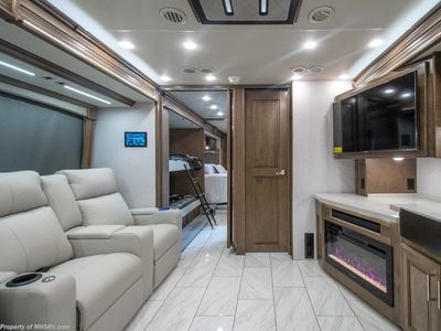 2026 Fleetwood Discovery LXE - Photo 14