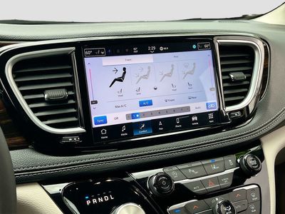 2024 Chrysler Pacifica - Photo 16