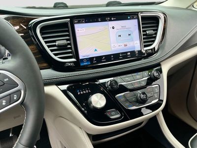 2024 Chrysler Pacifica - Photo 15