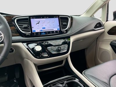 2024 Chrysler Pacifica - Photo 24