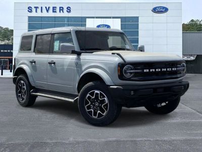 2026 Ford Bronco Outer Banks in Avalanche — front three-quarter view
