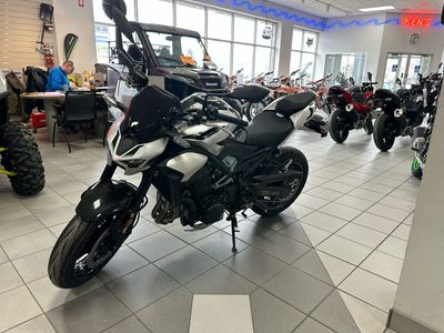 2025 Kawasaki Z900 ABS - Photo 2