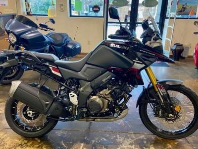 2025 Suzuki V-Strom 1050DE — front three-quarter view