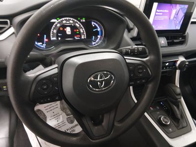 2025 Toyota RAV4 - Photo 12