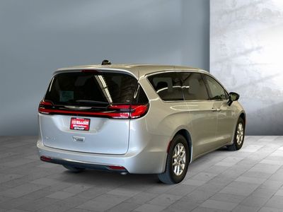 2024 Chrysler Pacifica - Photo 6