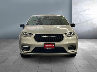 2024 Chrysler Pacifica - Photo 2