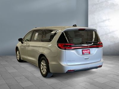 2024 Chrysler Pacifica - Photo 4